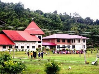 Gedung Gereja dan rumah pastor SIB Long Tanid